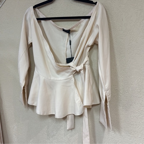 Pretty Little Thing Blouse - Picture 3 of 7